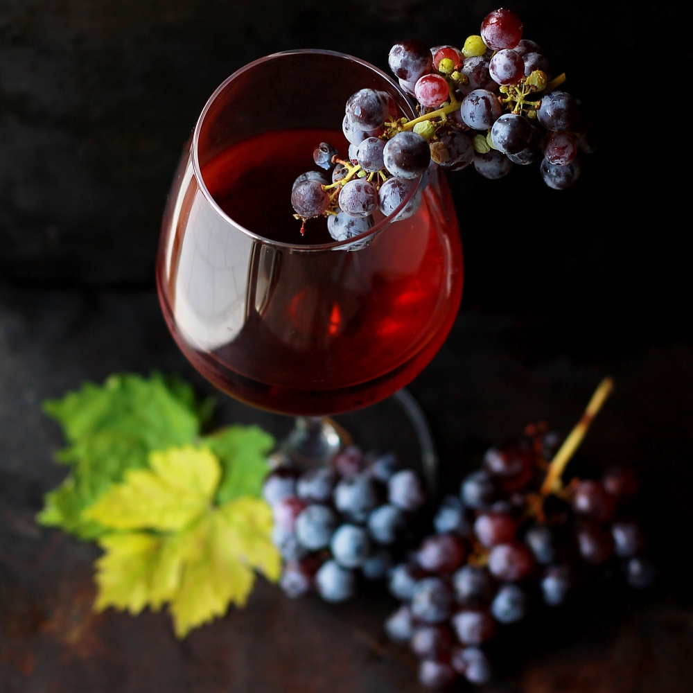 chwała i kieliszek wina, zdjęcie: roberta-sorge@unsplash.com, CC-0