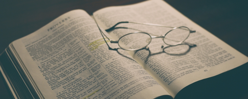 Jak czytać Biblię? zdjecie:aaron-burden@unsplash.com, CC-0